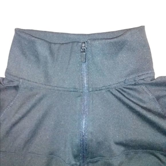 Champion Black Zip Up Jacket with a Turtle Neck 🖤 - Picture 6 of 7